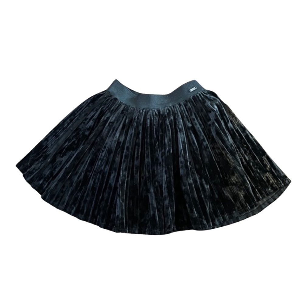 Mayoral Girls Black velvet pleated skirt in size 4 in excellent condition